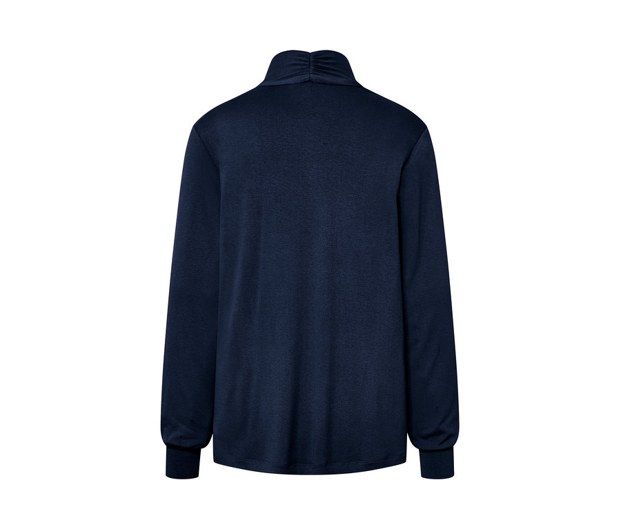 T-shirt manches longues bleu foncé avec encolure en V.
