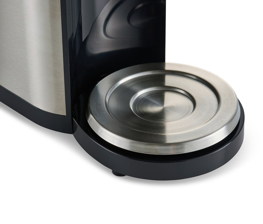 Détail d'un moulin à café électrique avec balance.