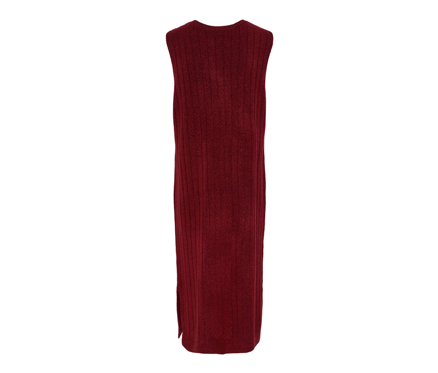 Robe rouge en tricot côtelée.