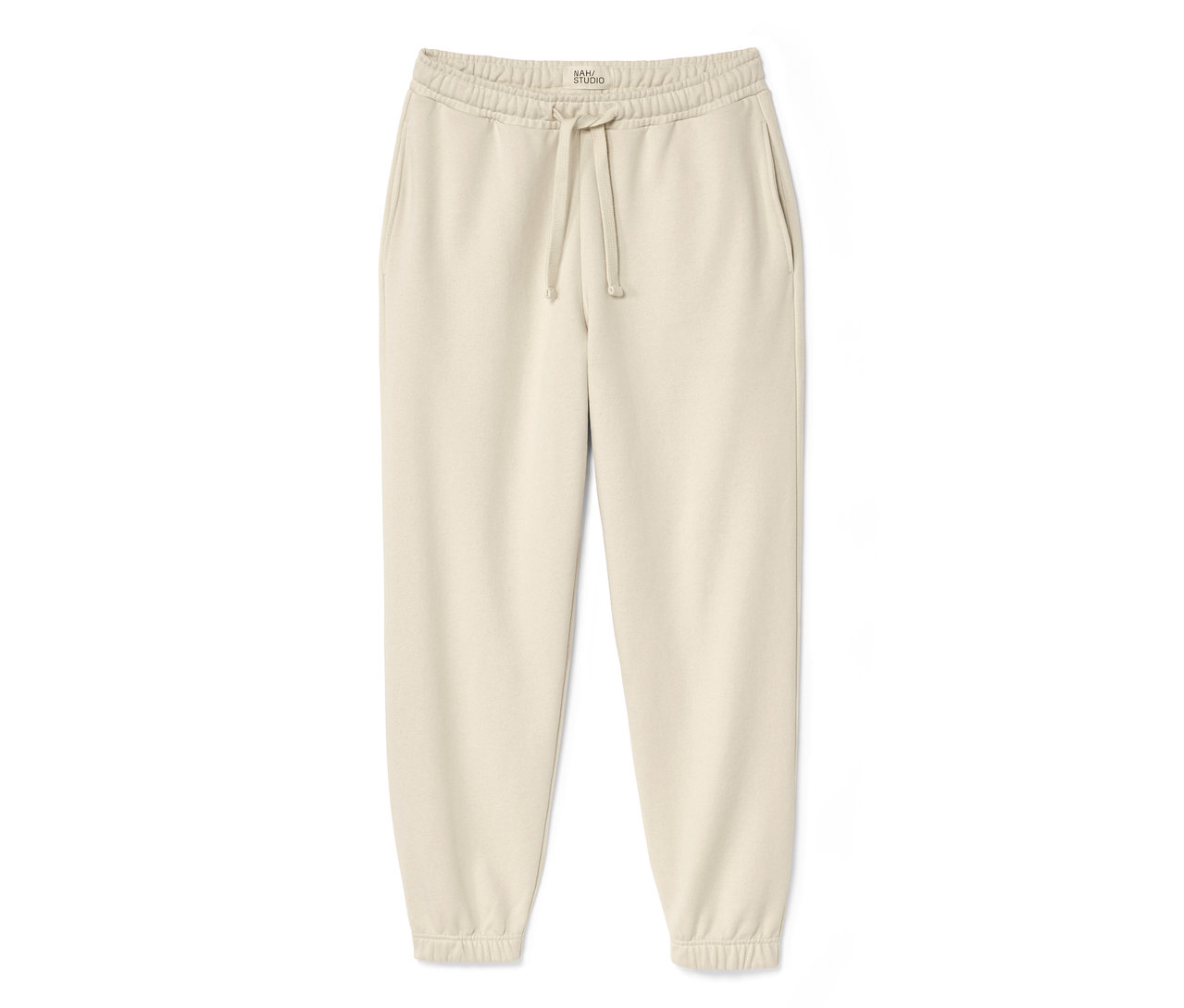 Un pantalon de jogging NAH/STUDIO écru en coton durable.