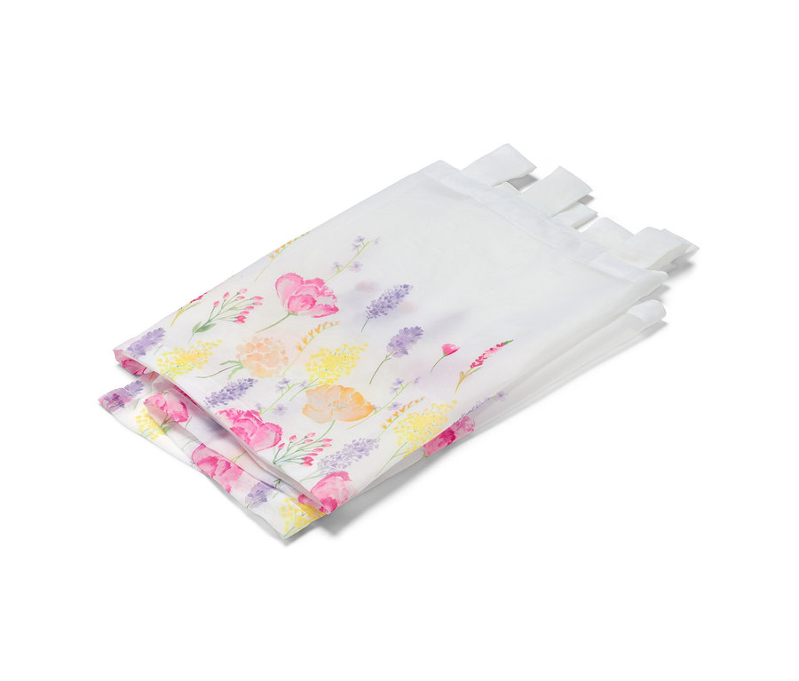 Rideau de bistrot imprimé plié avec un motif floral.