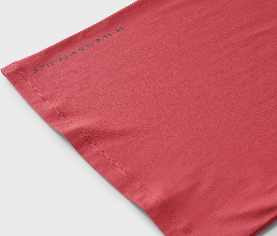 Gros plan sur un t-shirt rose pour enfant (lot de 2) avec un imprimé de coordonnées gris.