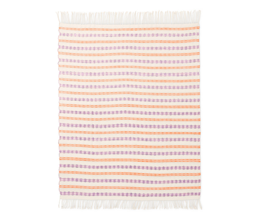 Couverture à rayures orange et violettes avec des franges.