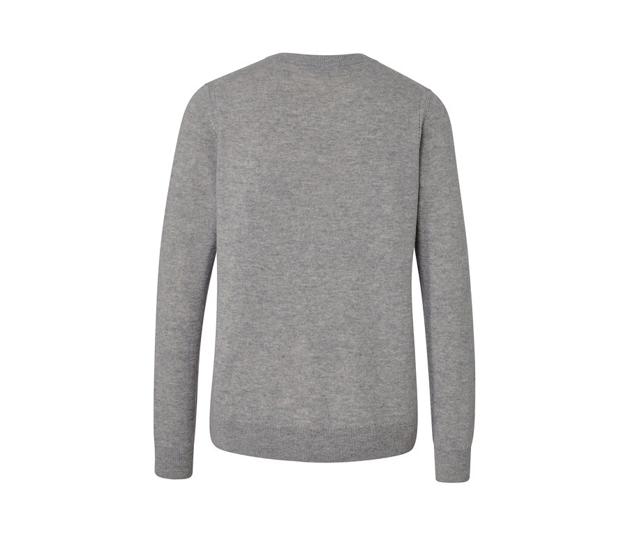 Vue détaillée d'un pull en maille fine avec du cachemire, gris chiné.