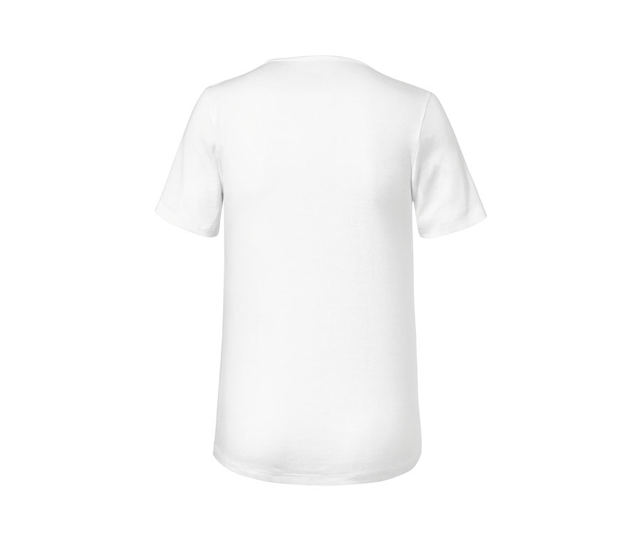 Un maillot de corps blanc à manches courtes.