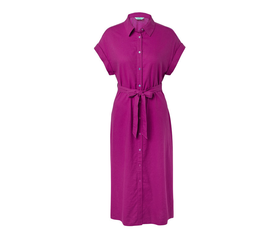 Robe en lin violette avec ceinture.