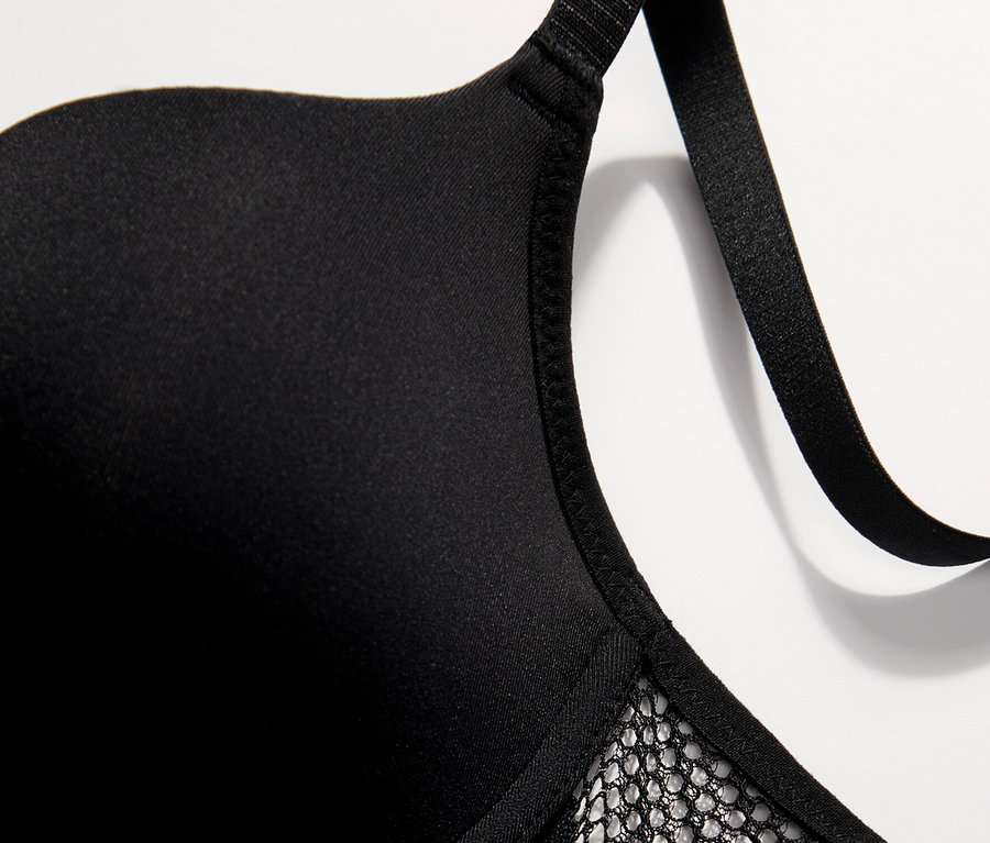 Détail du soutien-gorge « Nina » Passionata noir avec bordure en dentelle.
