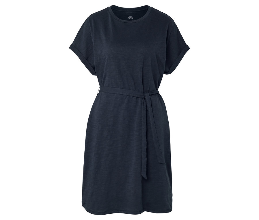 Une robe en jersey bleu marine à manches courtes et à ceinture en tissu est présentée sur un fond blanc.