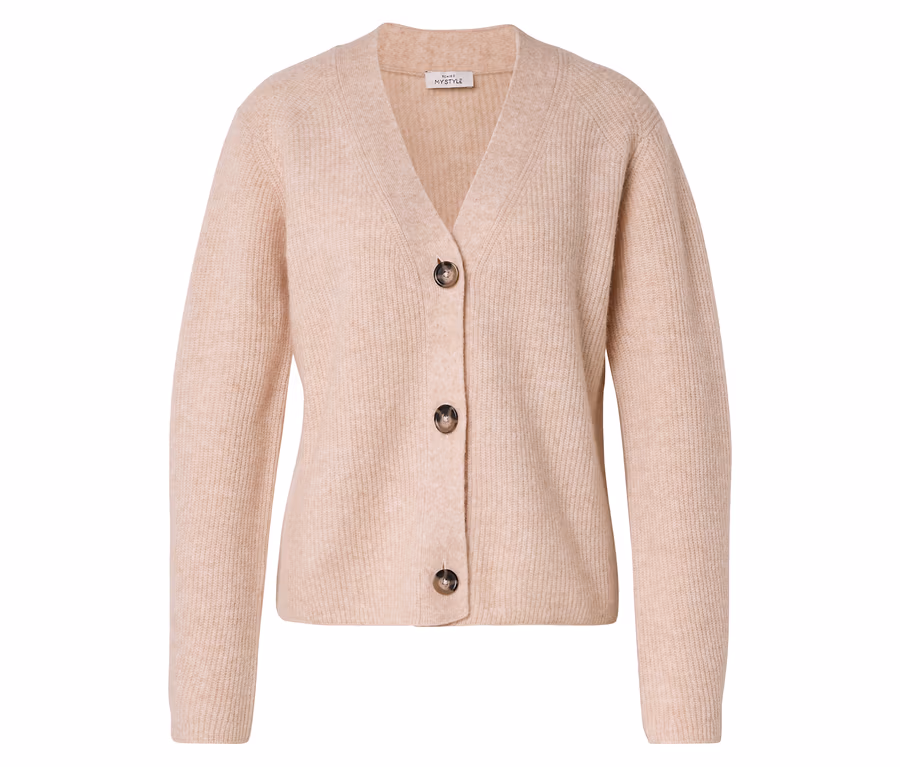 Cardigan beige à col en V avec trois boutons.