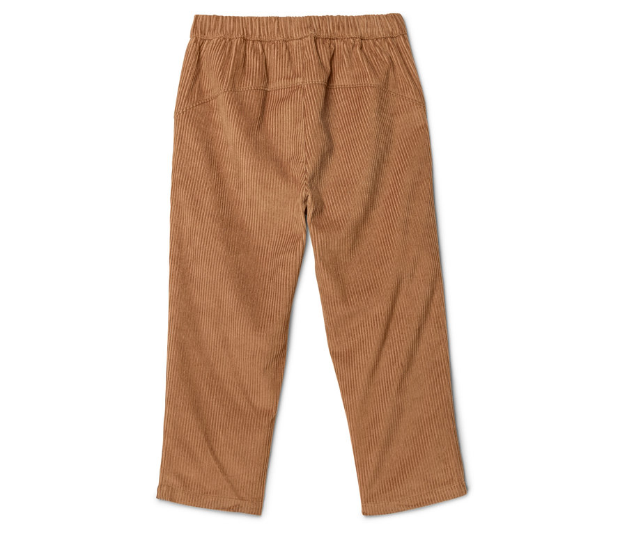 Un pantalon marron en velours côtelé avec une taille élastique est posé sur un fond blanc.