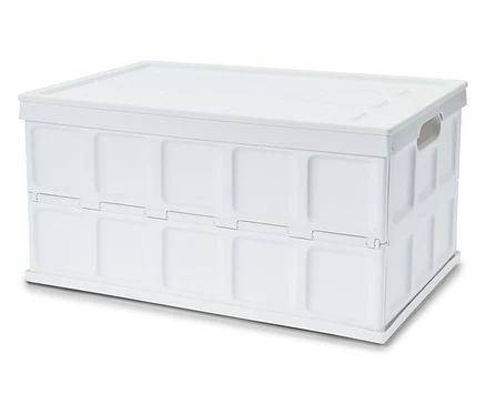 Une boîte pliante blanche fermée avec un couvercle se trouve sur un fond blanc.