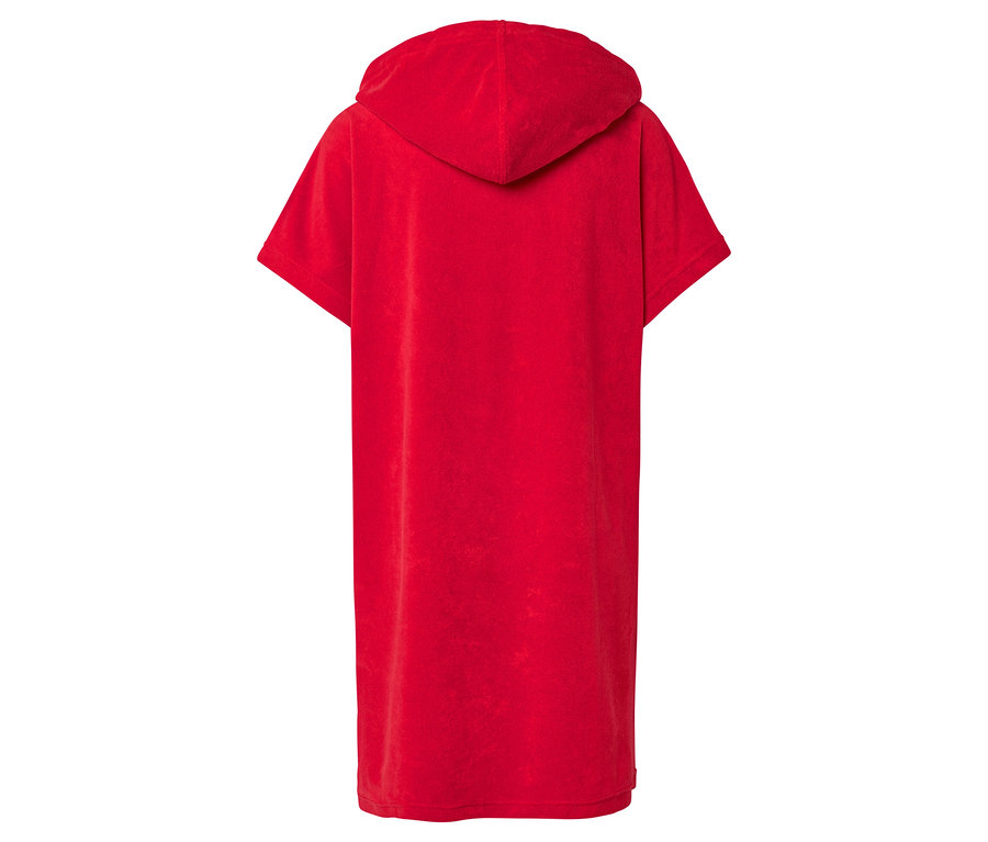 Vue arrière d'une serviette de bain rouge à capuche et à manches courtes.