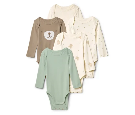 Cinq bodies à manches longues beige, marron avec un visage d'ours, blanc crème avec des ours et des cœurs verts, et vert sont superposés.