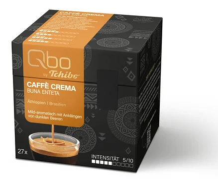Boîte de capsules de café Qbo by Tchibo Caffè Crema Buna Enteta noire et orange, contenant 27 capsules. La face avant montre du café versé dans une tasse et des détails comme Éthiopie/Brésil, arôme doux avec des notes de baies noires et intensité 5/10.