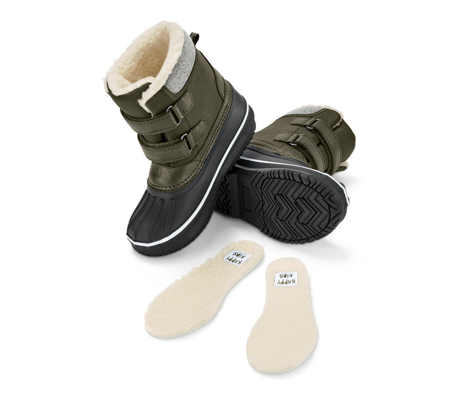 Deux bottes pour tous les temps olive avec semelles intérieures sur fond blanc.