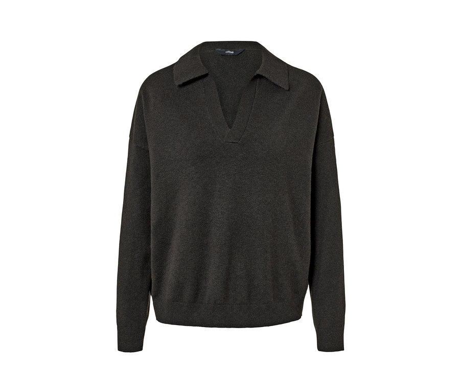 Un pull d'intérieur marron avec un col et un décolleté en V.