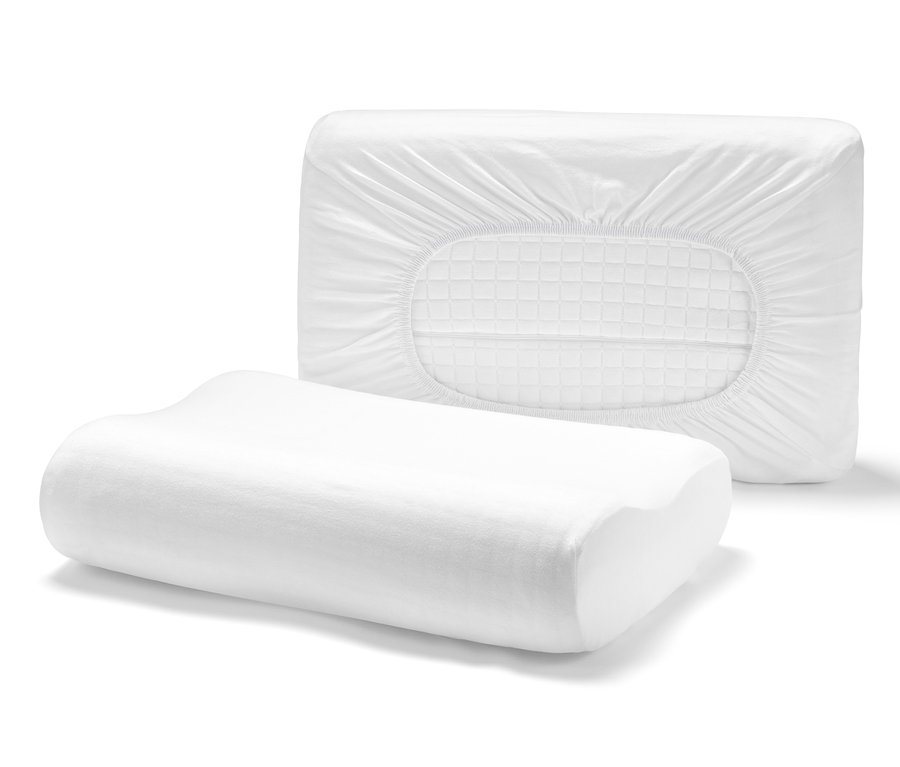 Deux taies d’oreiller extensibles en jersey blanches.