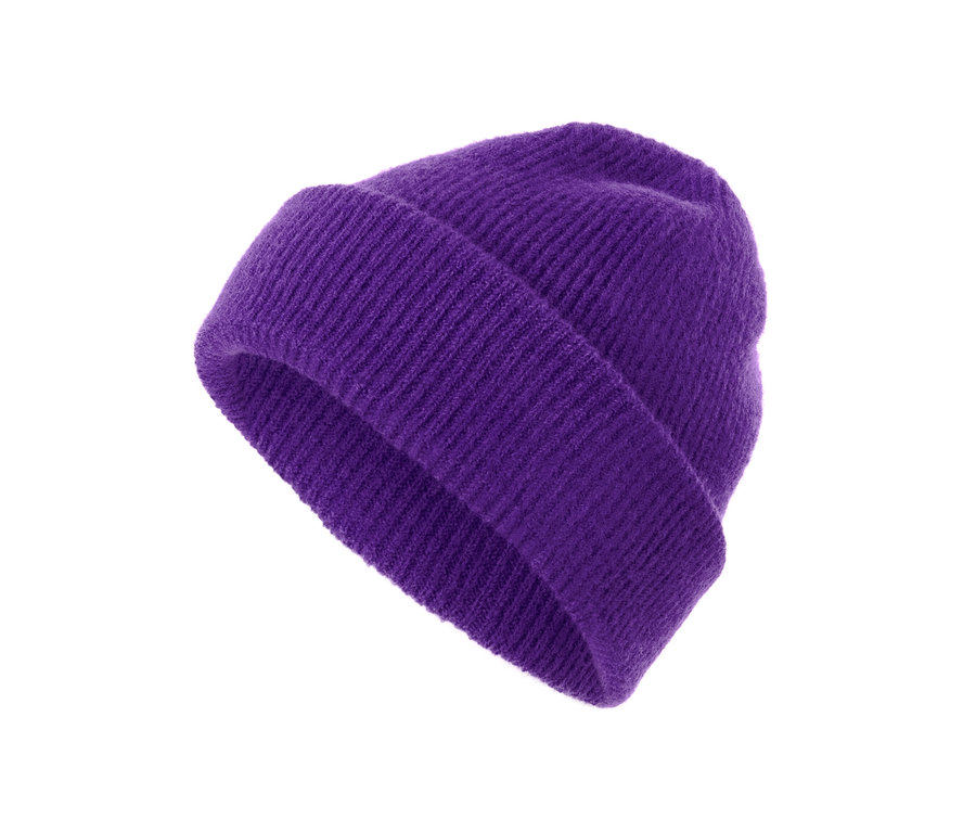 Bonnet en maille violet.