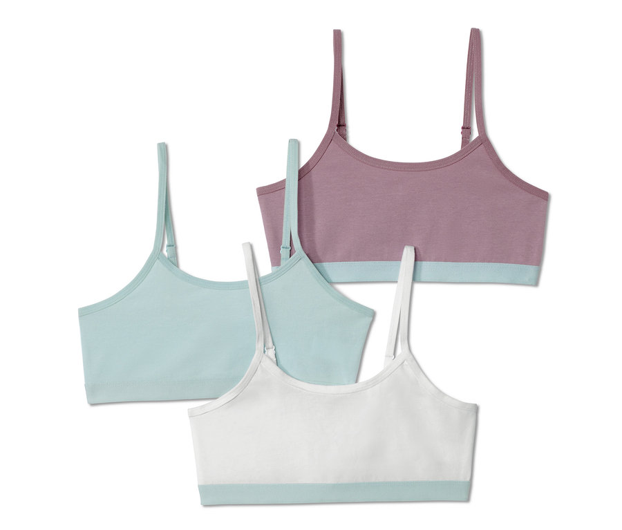 Trois brassières pour fille : violette, bleue et blanche.