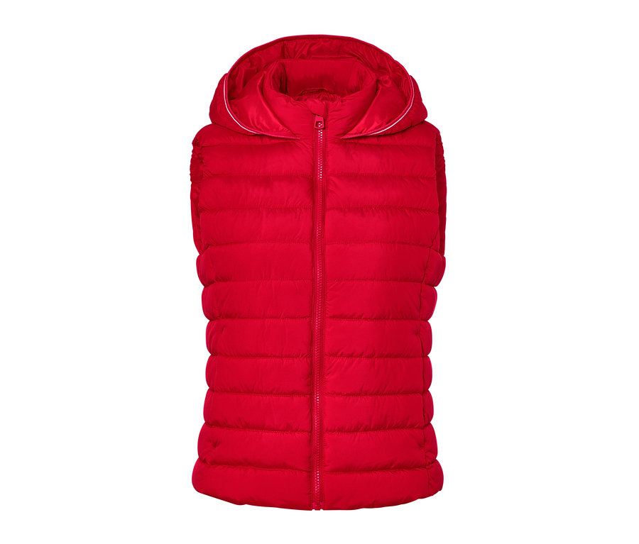 Un gilet sans manches matelassé à capuche rouge sur fond blanc.
