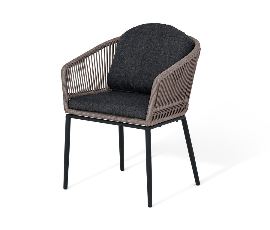 Fauteuil pour table à manger avec tressage textile, avec dossier arrondi, sur pieds noirs.