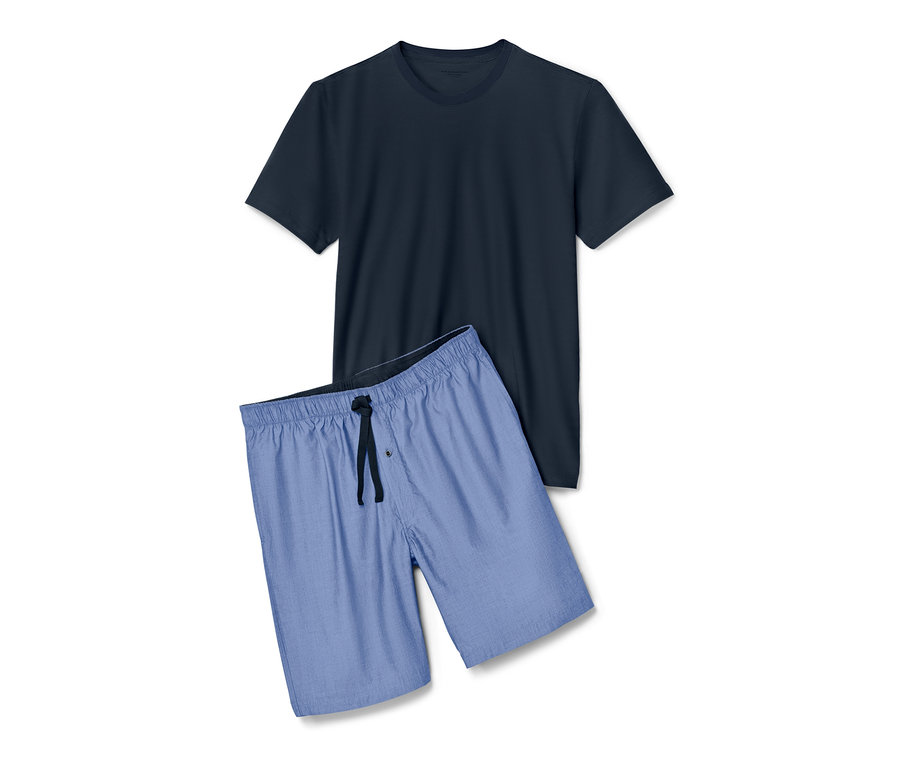 Un t-shirt bleu marine et un pyjashort bleu clair.