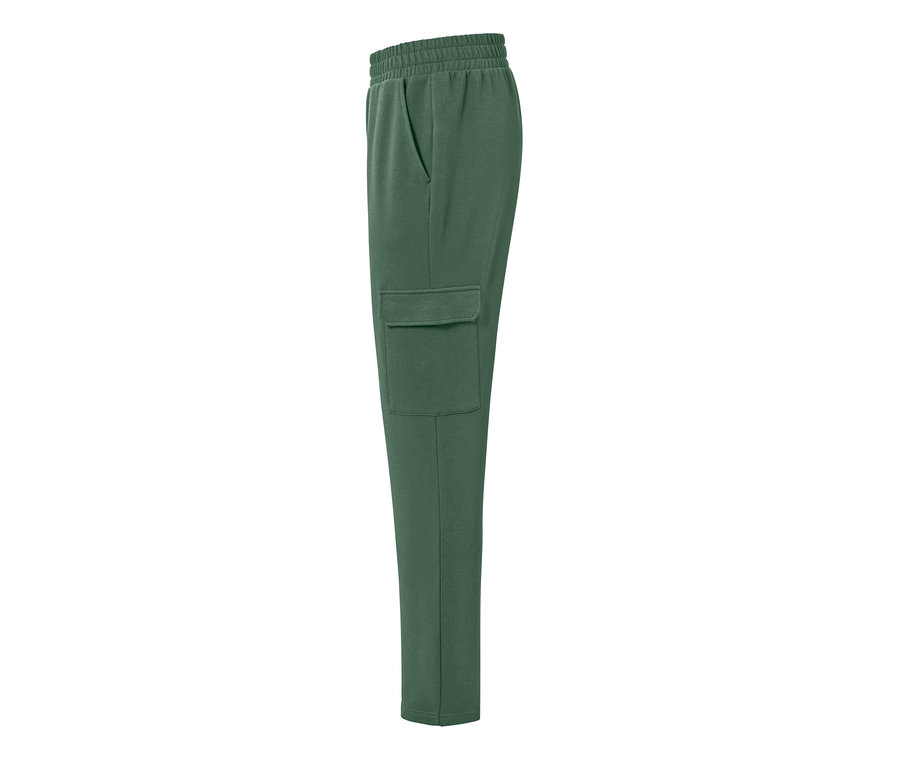 Pantalon de jogging vert à poches cargo sur fond blanc.
