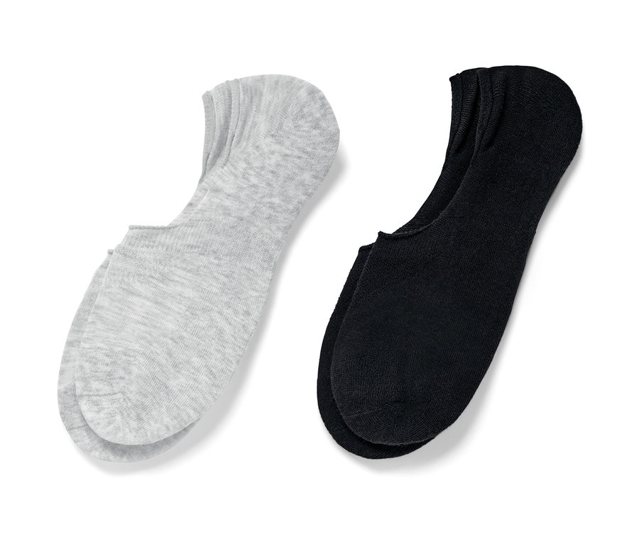 Deux paires de socquettes de sport : une paire grise et une paire noire.