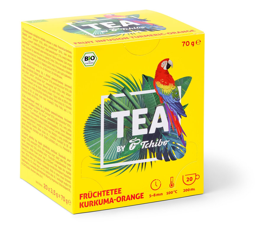 Boîte jaune de thé TEA by Tchibo infusion aux fruits bio curcuma-orange avec une image de perroquet et de feuilles tropicales.