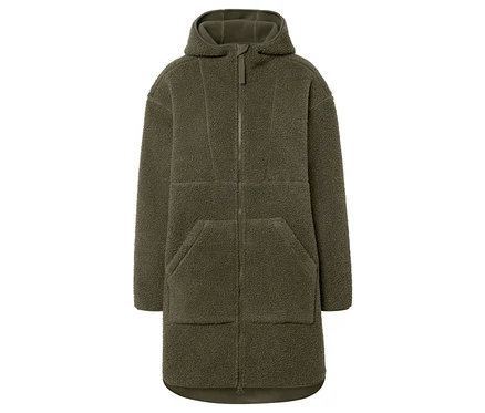 Manteau vert duveteux avec une capuche et une fermeture éclair au milieu.