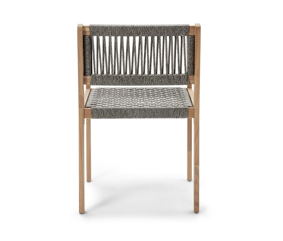Chaise de salle à manger avec tissage textile.
