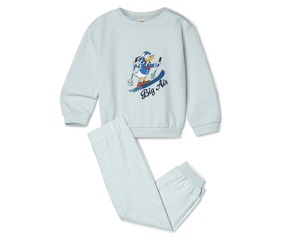 Un ensemble de pyjama bleu clair avec un motif de Donald Duck faisant du ski.