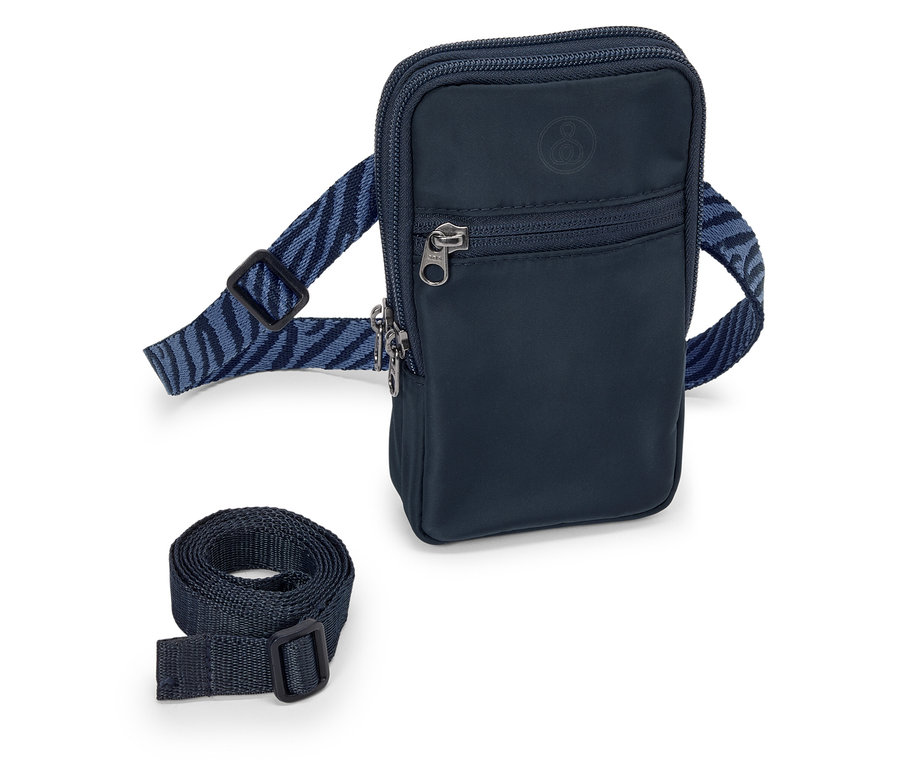 Un sac bleu marine avec des fermetures éclair et une sangle posé sur un fond blanc.