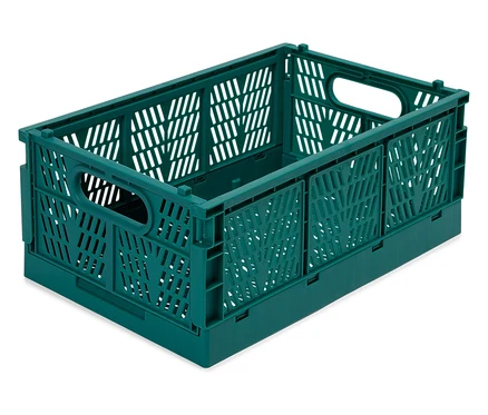 Une caisse en plastique verte pliable sur un fond blanc.