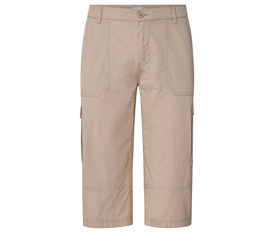 Bermuda cargo 3/4 beige avec poches et fermeture boutonnée.