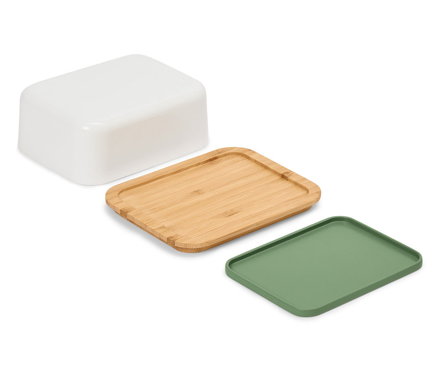 Sur un fond blanc se trouvent un récipient blanc, un plateau en bois et un plateau vert.
