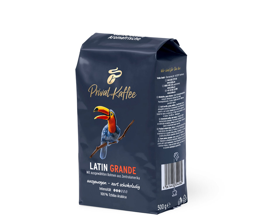 Un paquet de café en grains Privat Kaffee Latin Grande avec un toucan sur une branche.