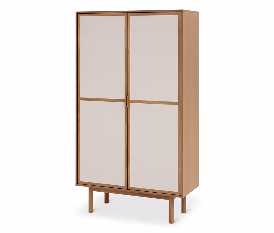 Une armoire en bois clair avec deux portes, chacune comportant deux panneaux rectangulaires crème séparés par une barre horizontale en bois. L'armoire repose sur quatre pieds en bois.