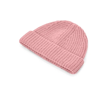 Bonnet rose en maille côtelée avec bord replié et légères paillettes.