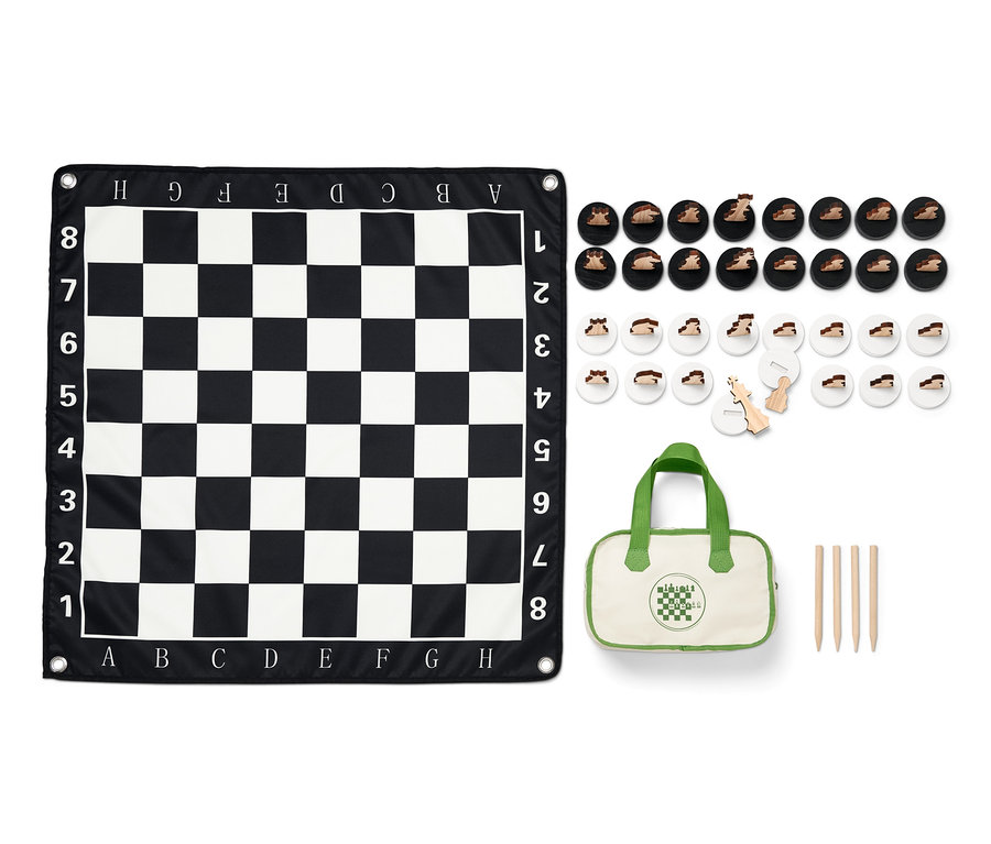 Un jeu d'échecs XL avec un échiquier, des pièces et un sac.