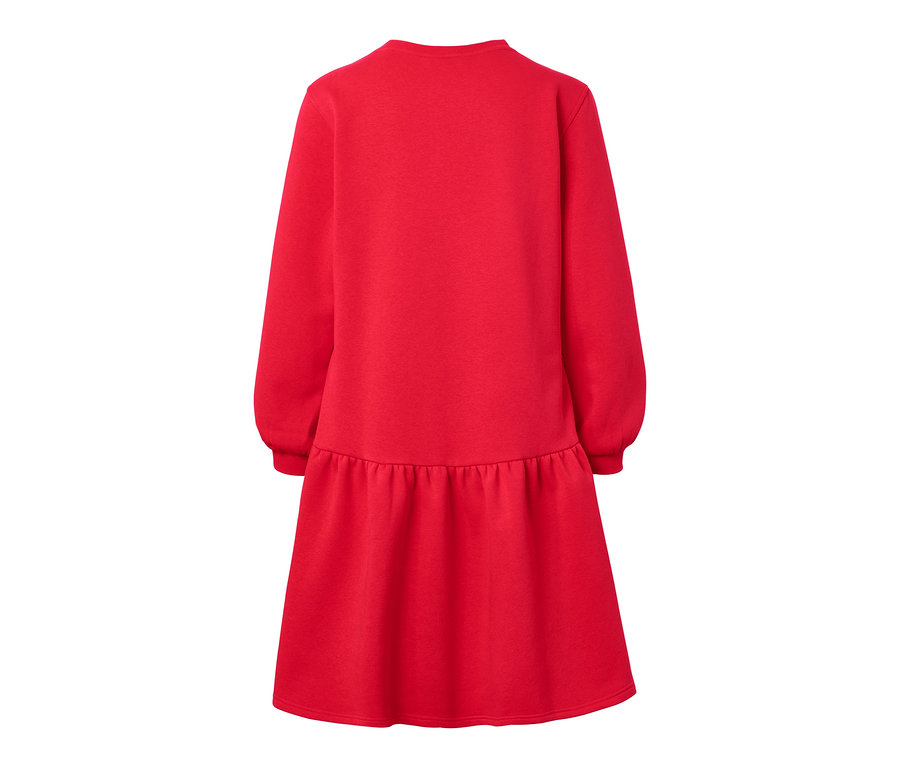 Robe sweat rouge à manches longues.
