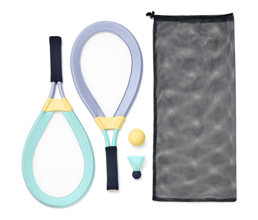 Deux raquettes de badminton, une balle, un volant et un filet noir. Jeu de badminton XL.