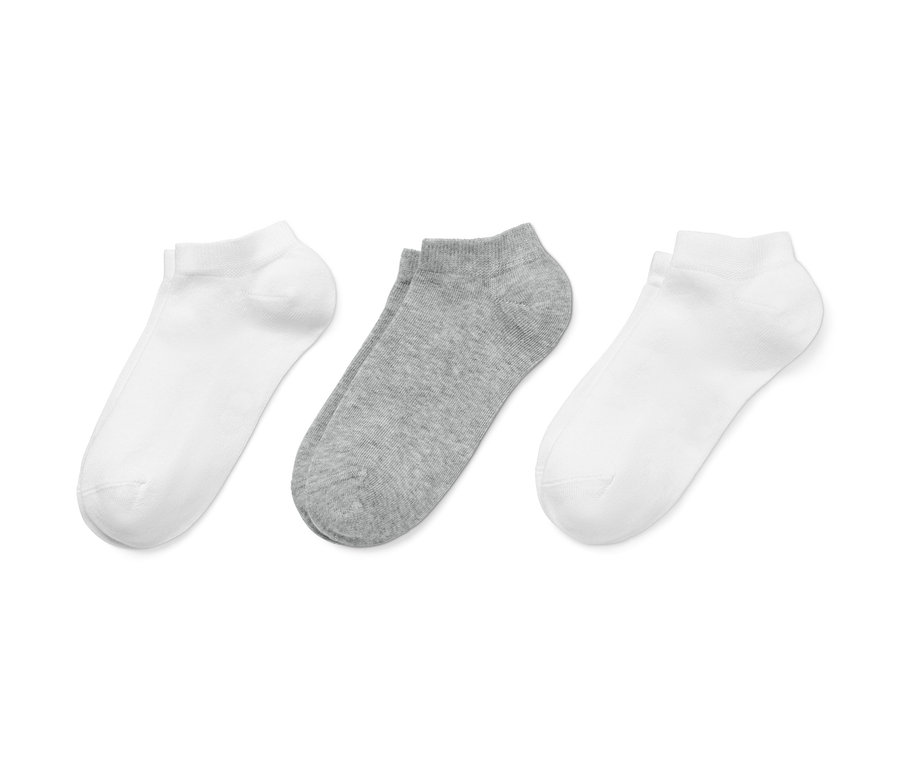 Trois paires de socquettes, blanc et gris.