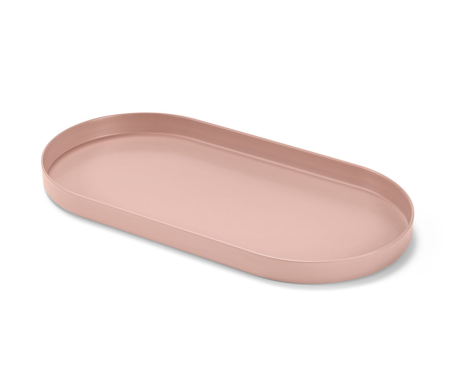 Un plateau en métal couleur rouille sur fond blanc.