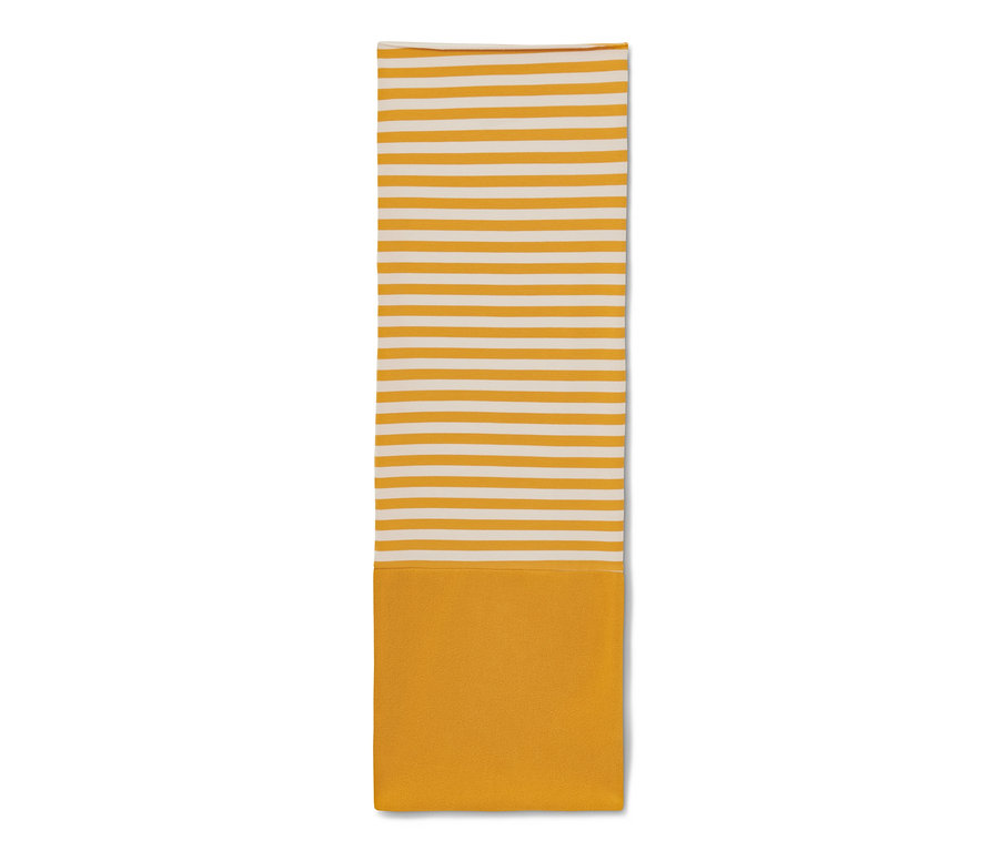 Un foulard multifonction à rayures jaunes et blanches.
