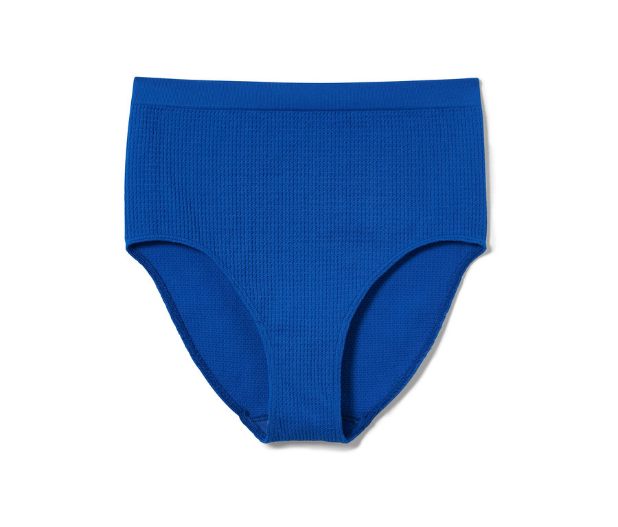 Slip taille haute sans coutures bleu avec structure sur fond blanc.