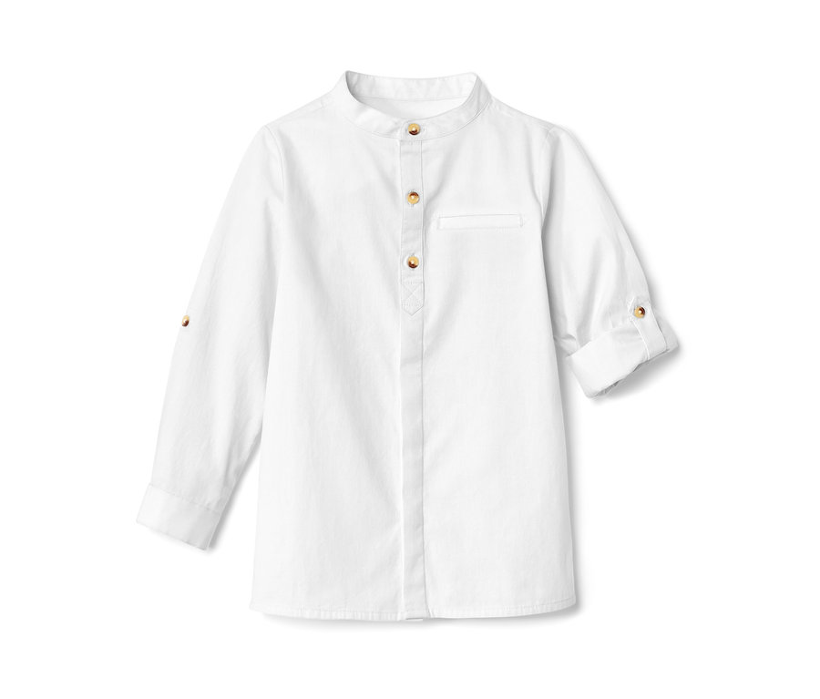 Une chemise oxford blanche pour enfant avec des manches longues et des boutons.