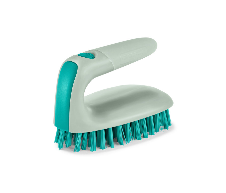 Une brosse à sols et carrelage 2 en 1 avec une poignée gris clair et des poils verts.