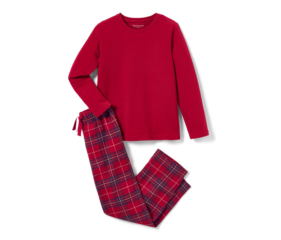 Un pyjama en flanelle rouge pour enfant avec un pantalon à carreaux.