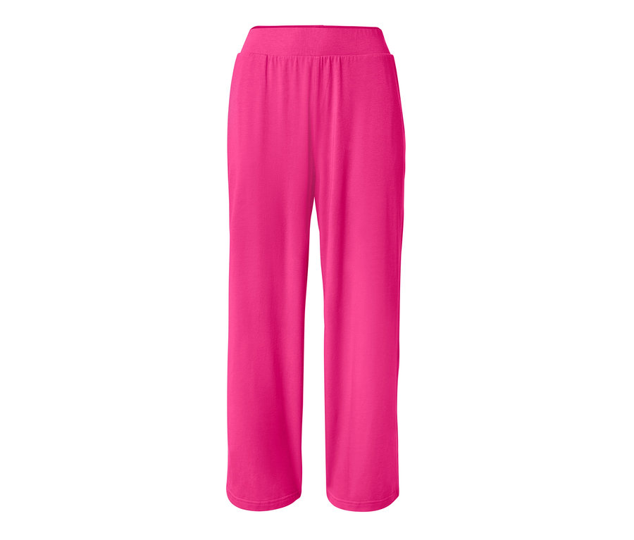 Un pantalon jersey rose sur fond blanc.